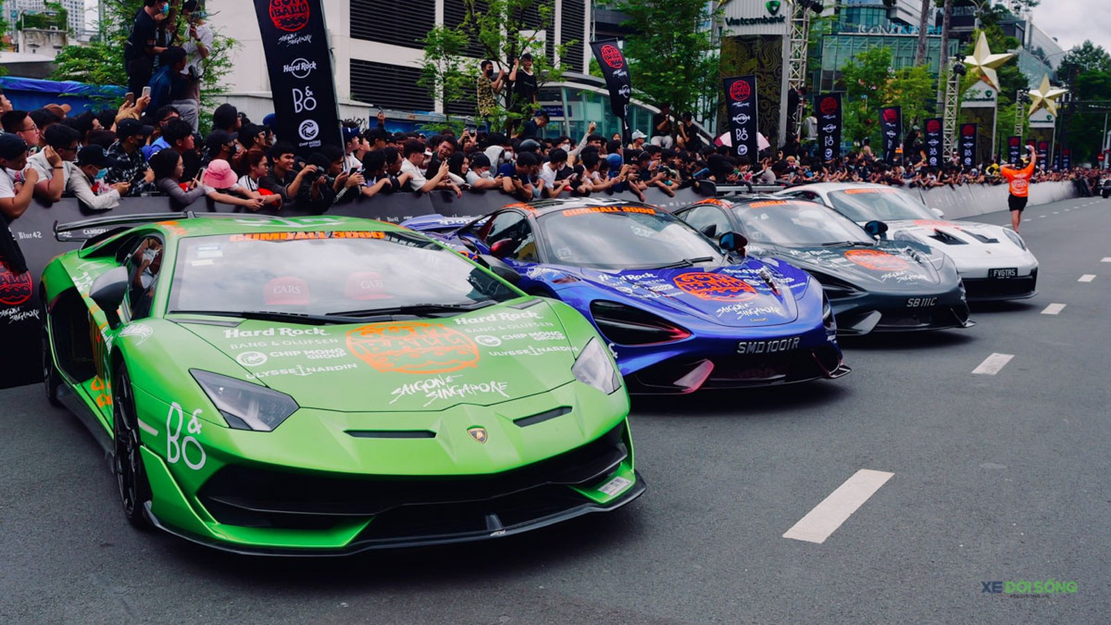 Đoàn Siêu xe xếp hàng chờ xuất phát trong một Signature Rally do 4U Rally vận hành
