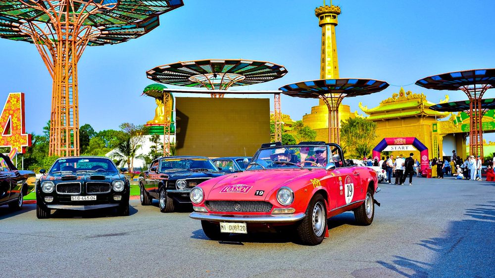 Đoàn Xe cổ trong một Signature Rally